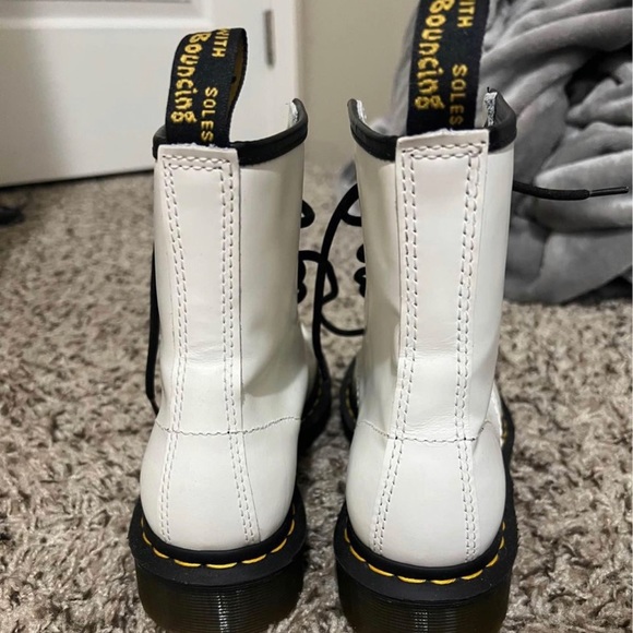 White Docs. Worn twice and size 6 - Picture 2 of 3